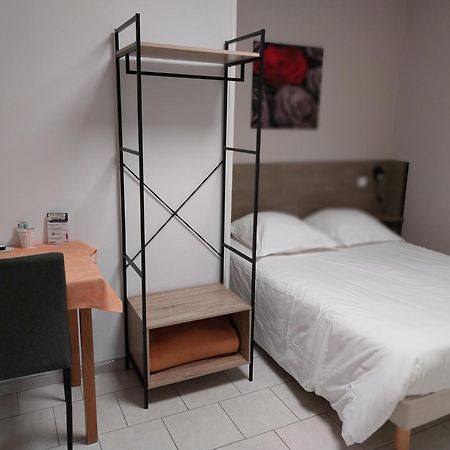 Le Petit Logis Hotel Beaumont-en-Véron Kültér fotó