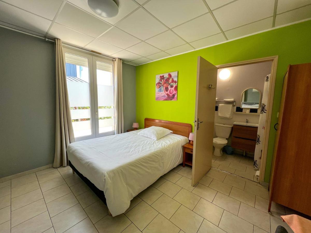 Le Petit Logis Hotel Beaumont-en-Véron Kültér fotó