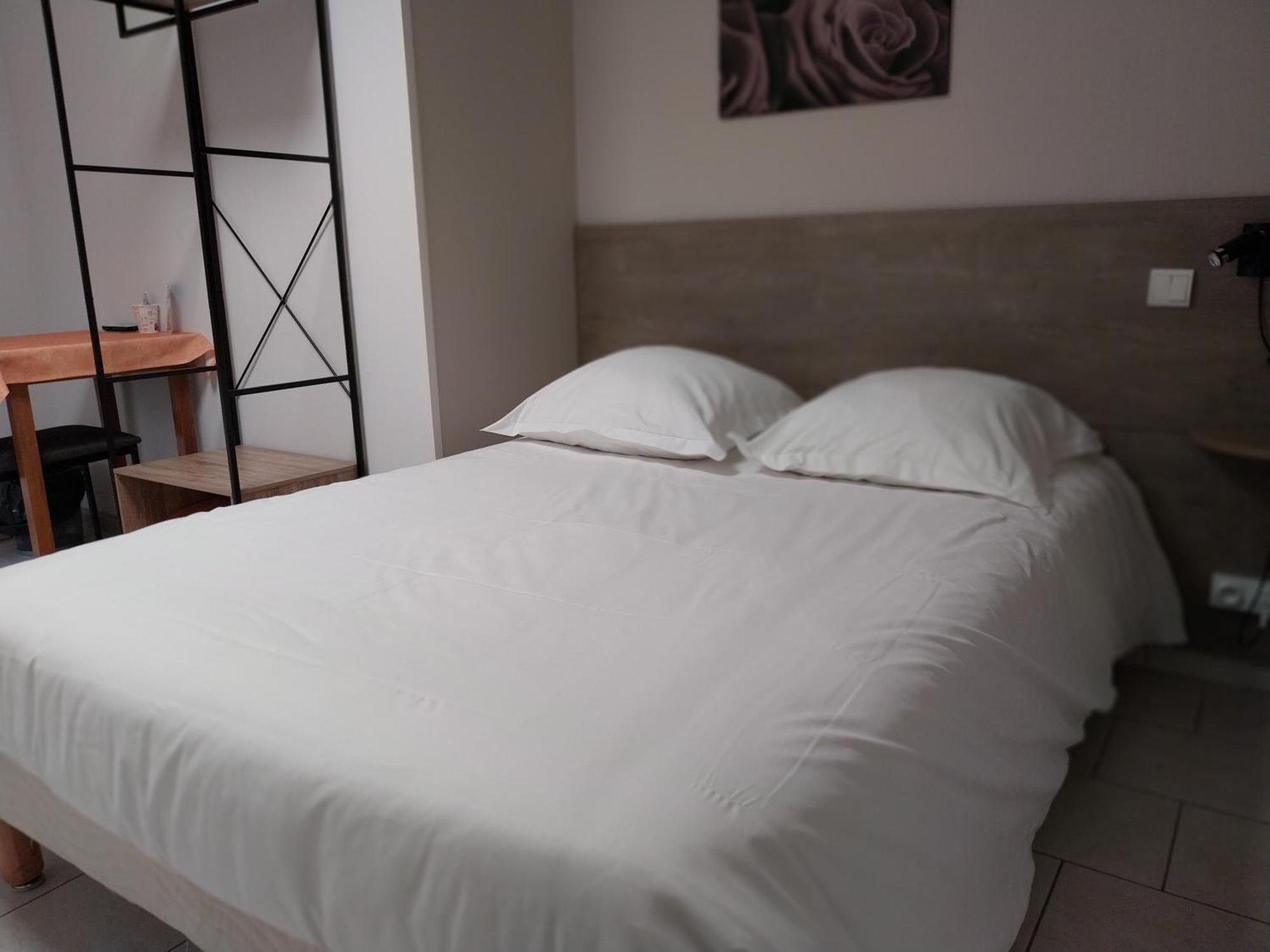 Le Petit Logis Hotel Beaumont-en-Véron Kültér fotó