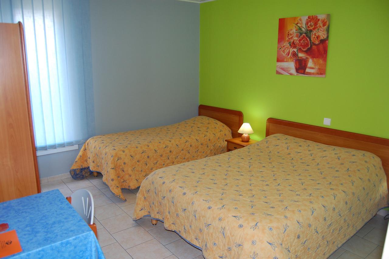 Le Petit Logis Hotel Beaumont-en-Véron Kültér fotó